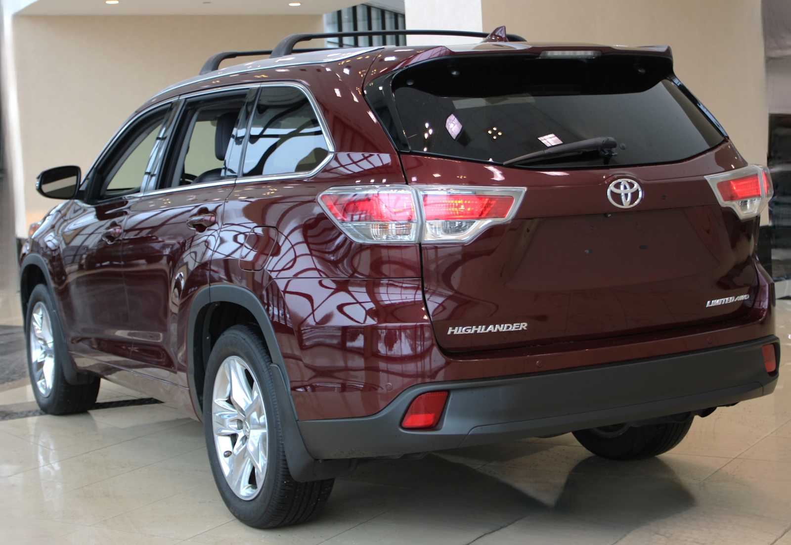 used 2014 Toyota Highlander car, priced at $16,298