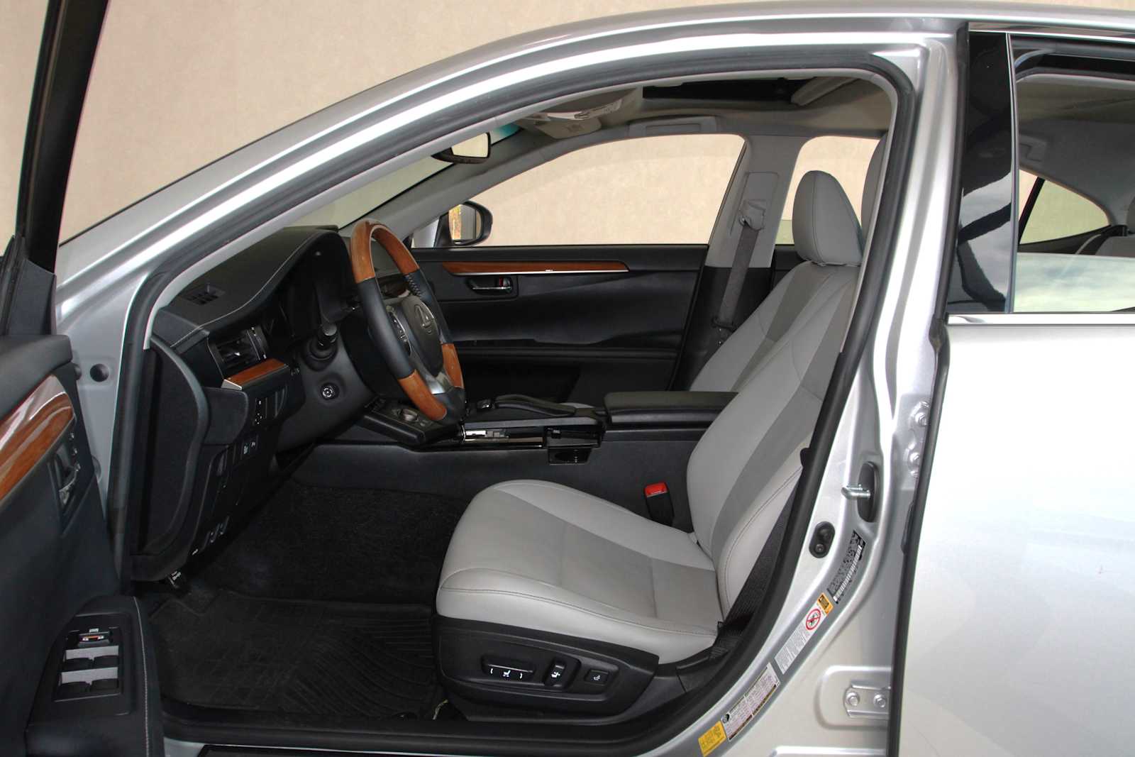 used 2015 Lexus ES 300h car, priced at $18,998