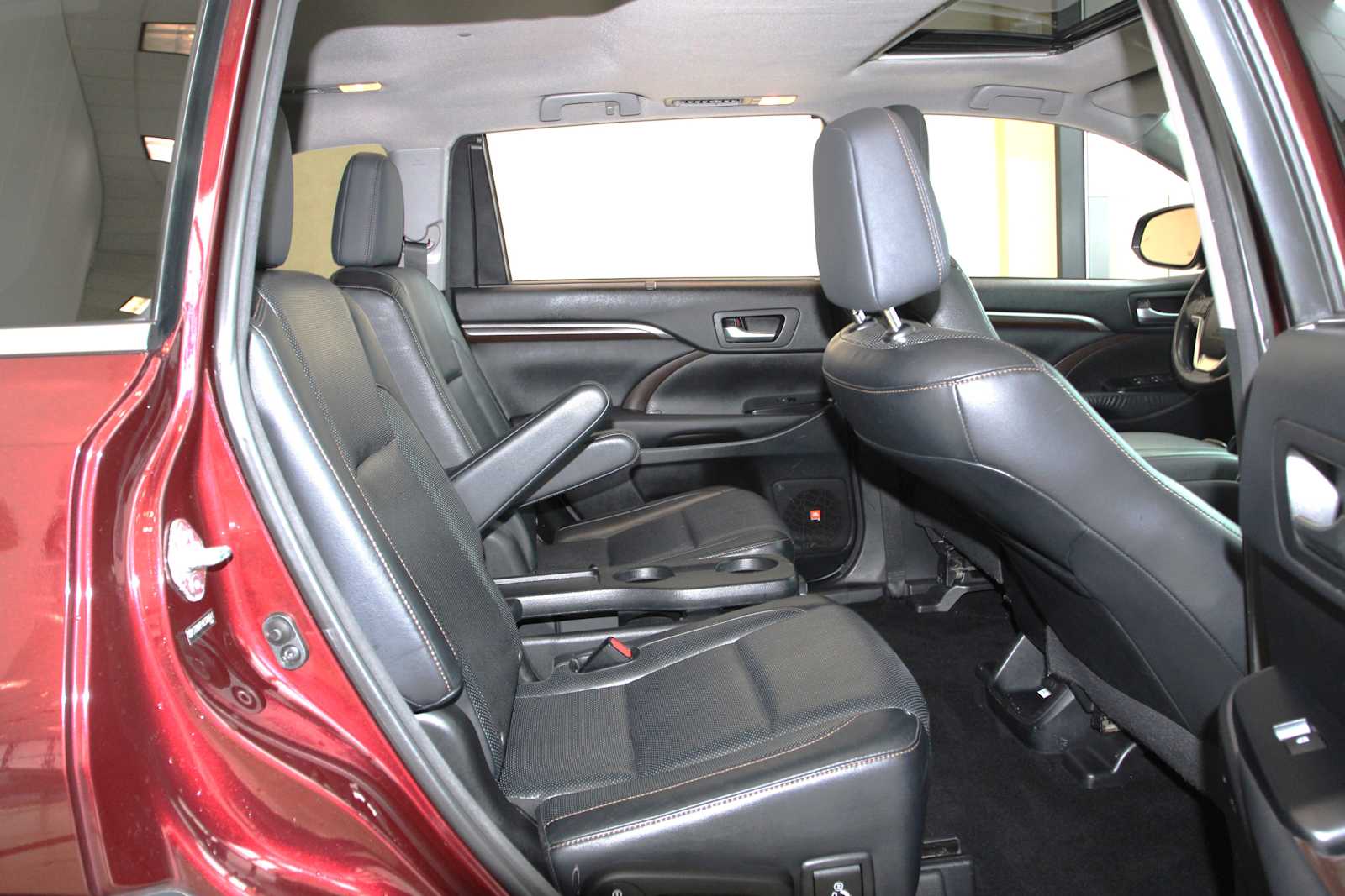 used 2014 Toyota Highlander car, priced at $16,298