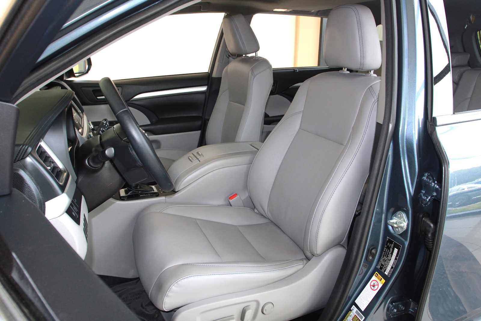 used 2018 Toyota Highlander car, priced at $24,998