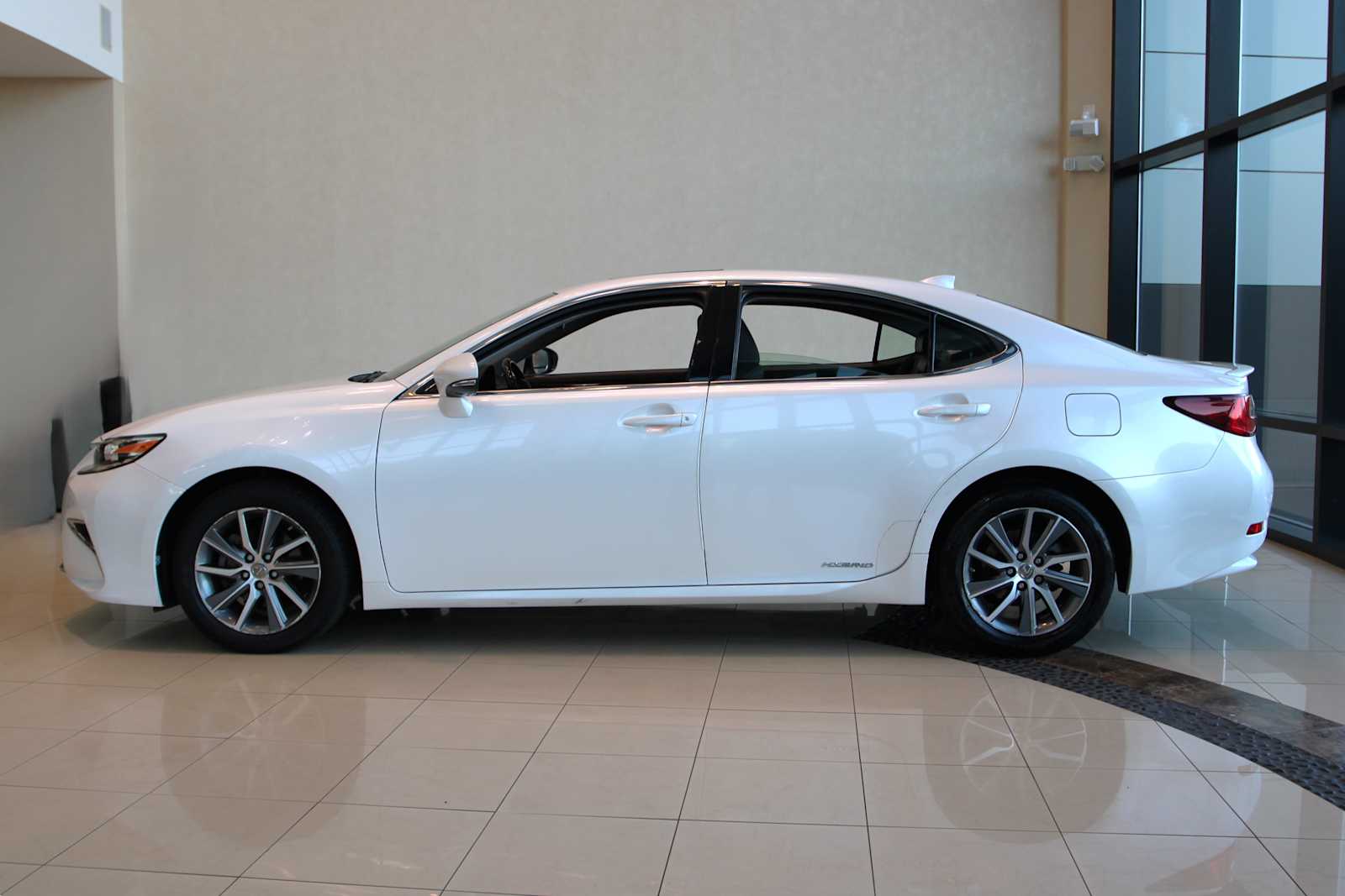 used 2017 Lexus ES 300h car, priced at $22,998