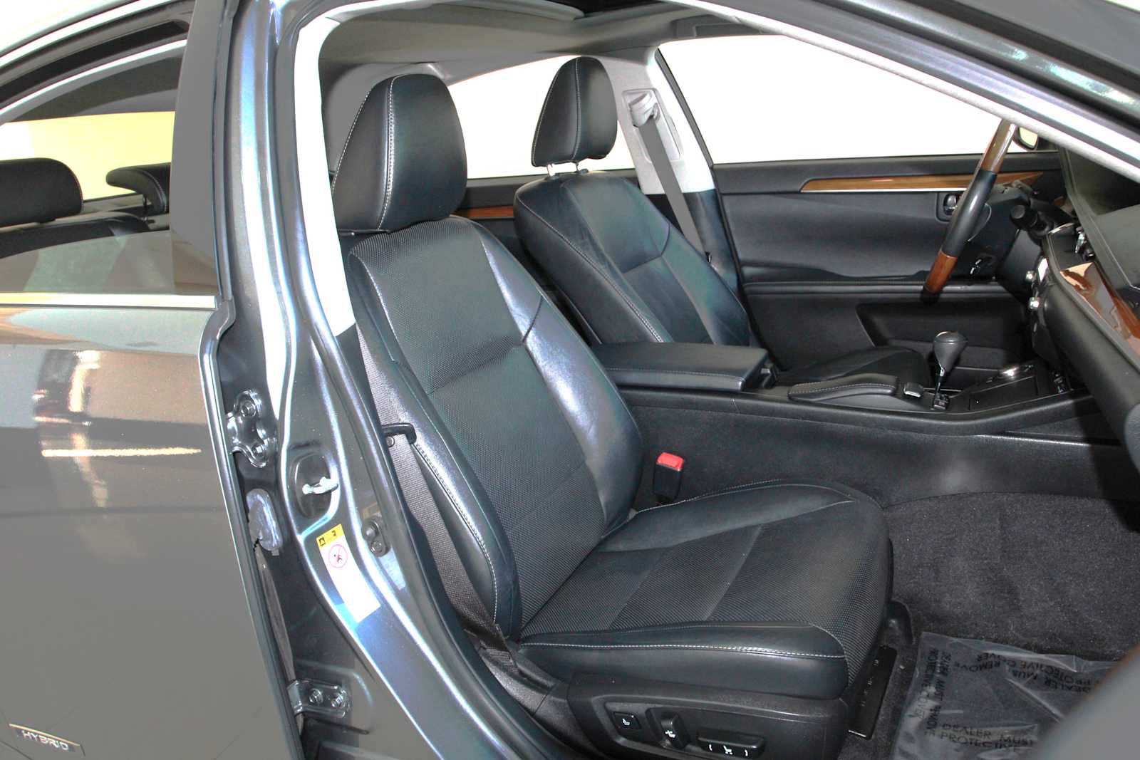 used 2014 Lexus ES 300h car, priced at $15,998