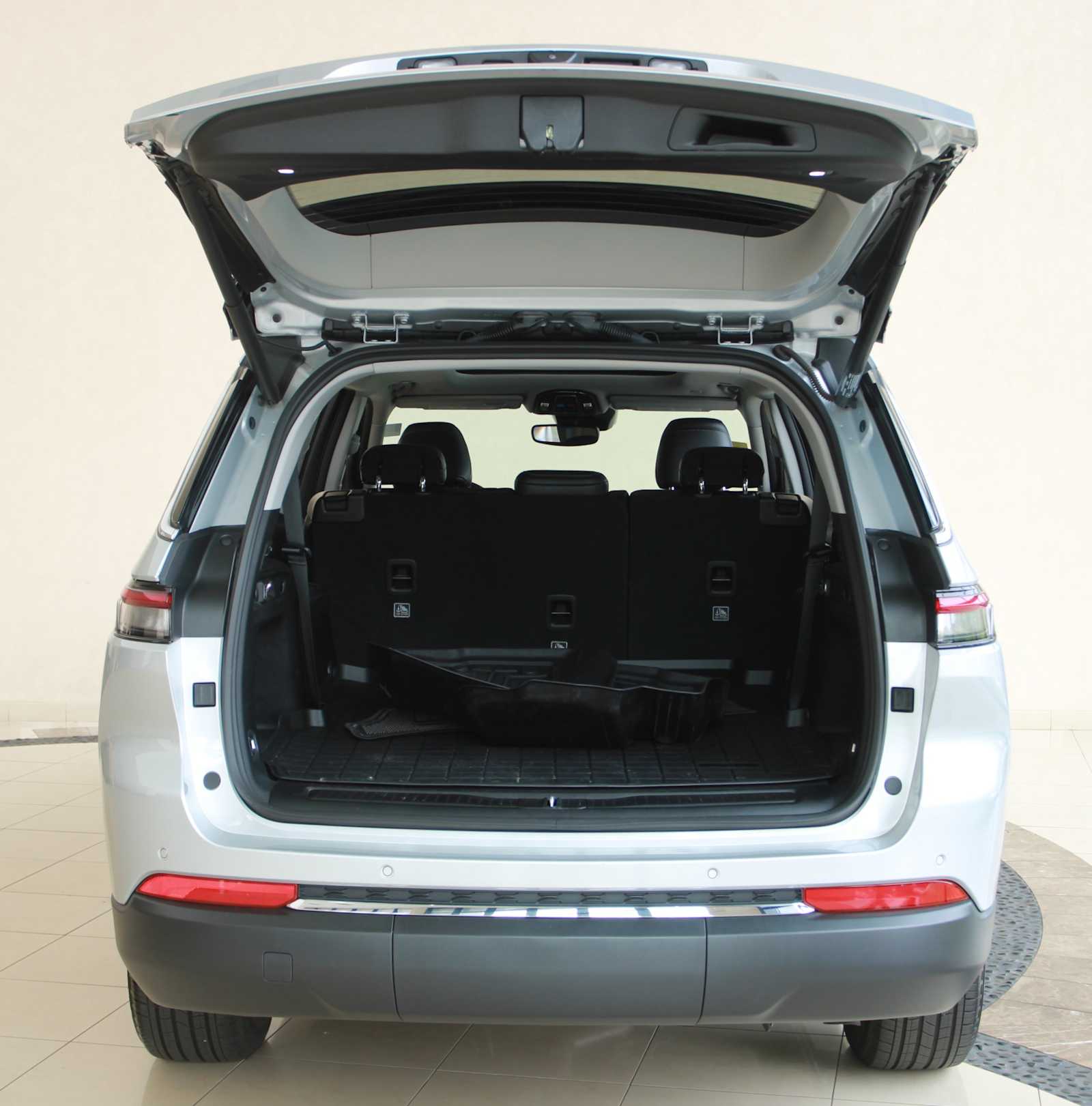 used 2023 Jeep Grand Cherokee L car, priced at $34,998