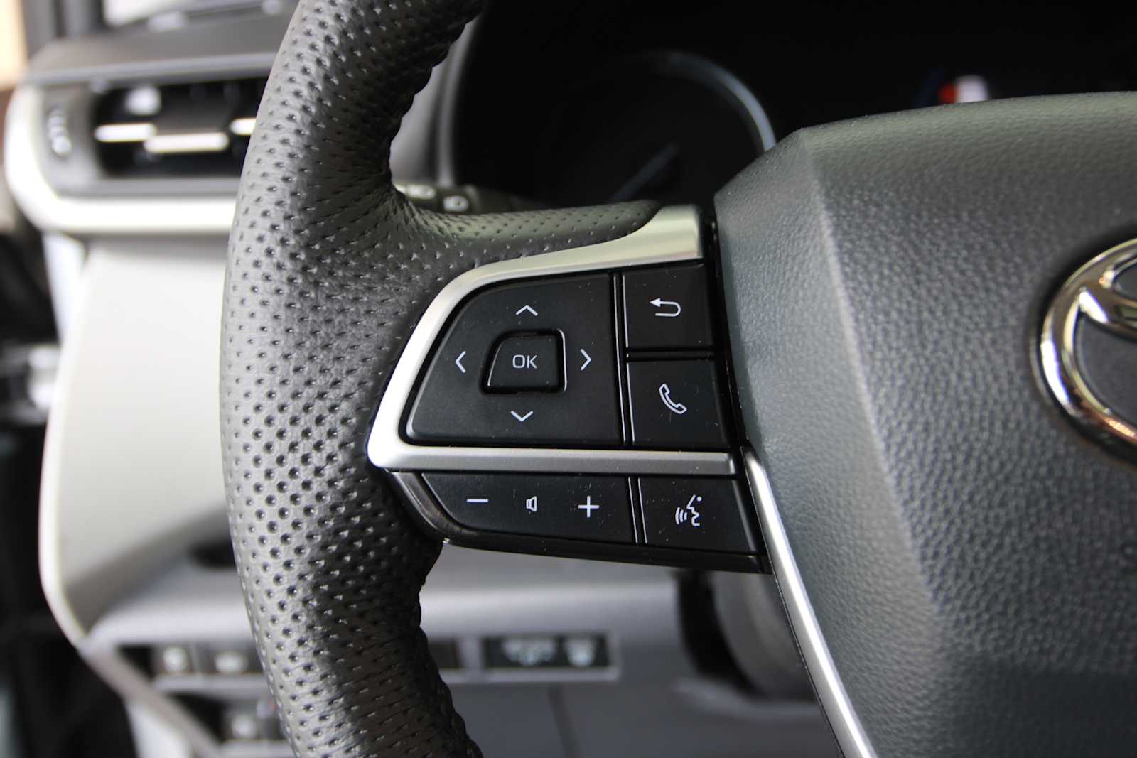 used 2023 Toyota Sienna car, priced at $48,998