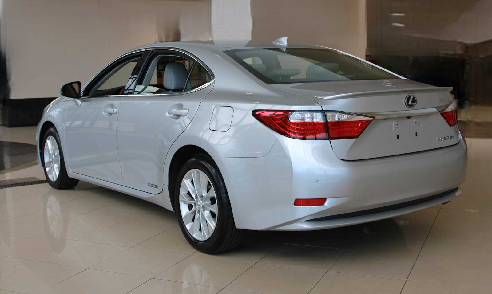 used 2015 Lexus ES 300h car, priced at $18,998