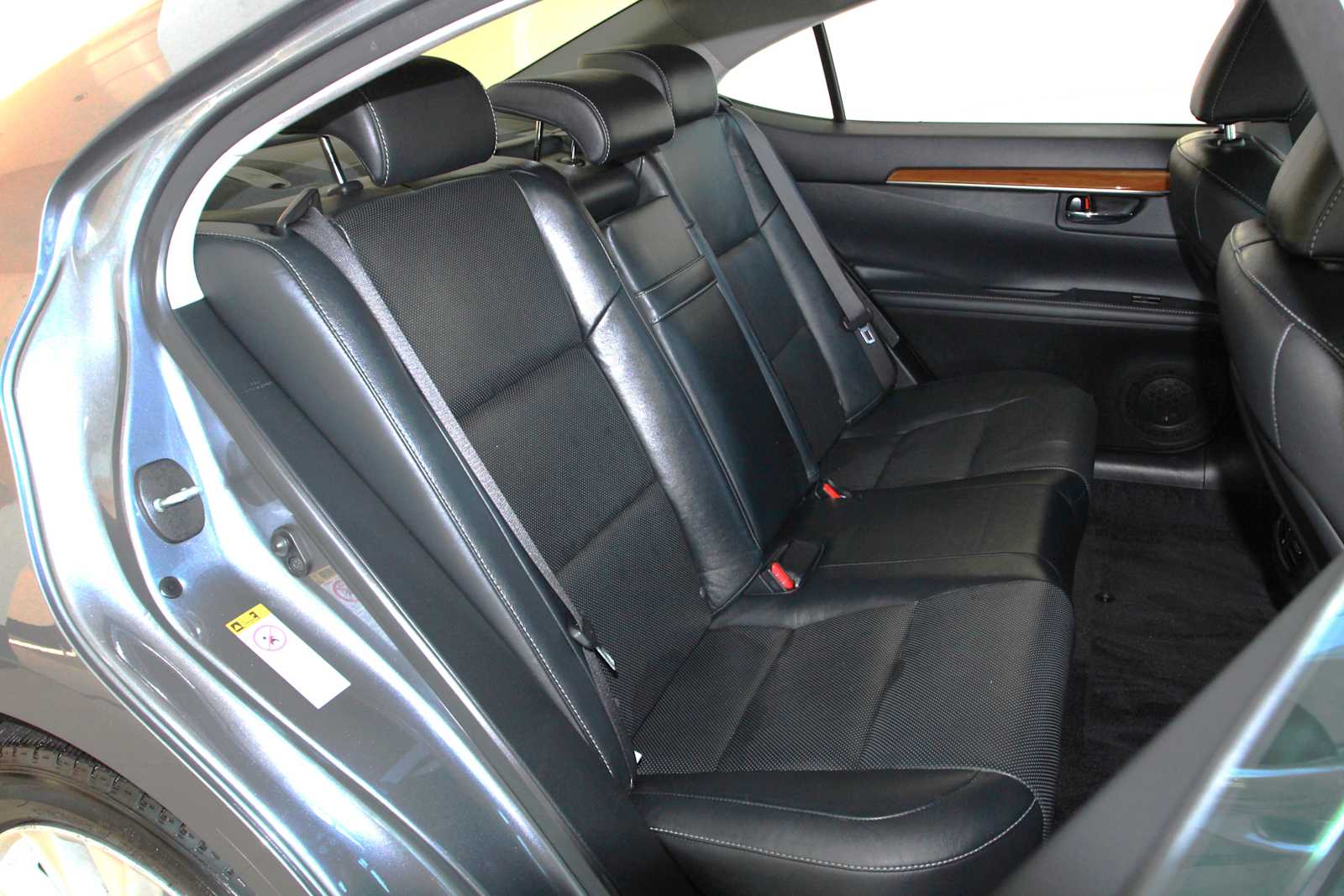 used 2014 Lexus ES 300h car, priced at $15,998