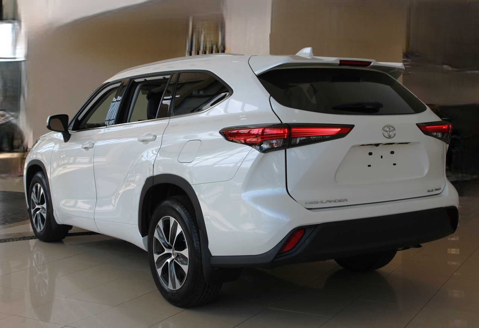 used 2020 Toyota Highlander car, priced at $29,598