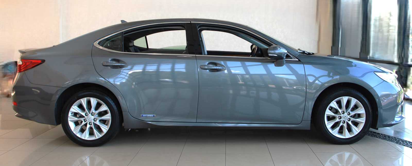 used 2014 Lexus ES 300h car, priced at $15,998