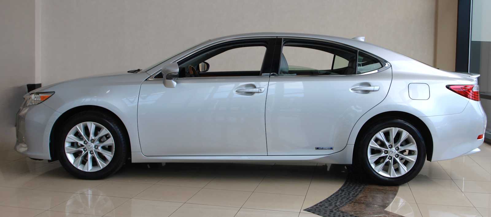 used 2015 Lexus ES 300h car, priced at $18,998