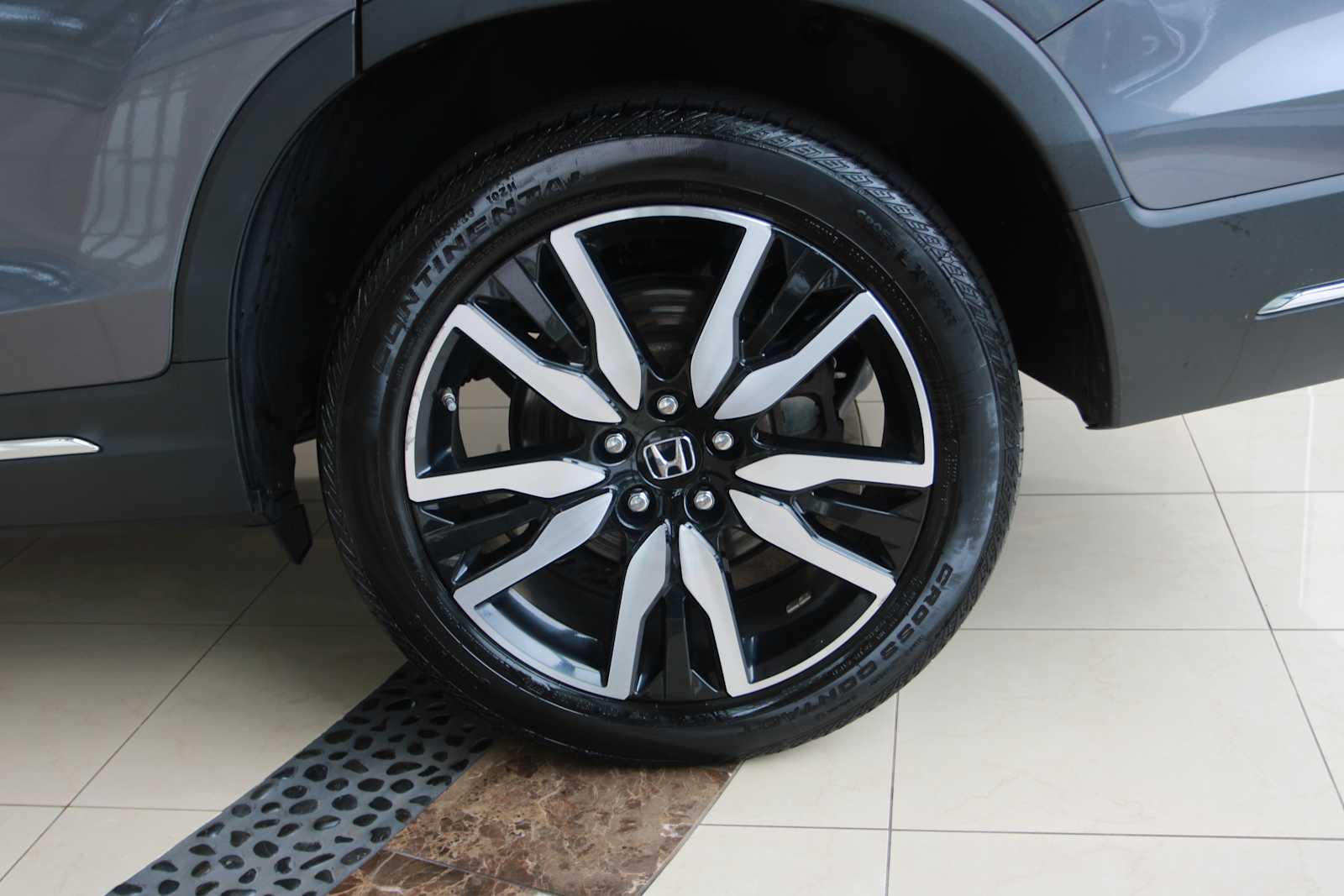 used 2021 Honda Pilot car, priced at $27,498