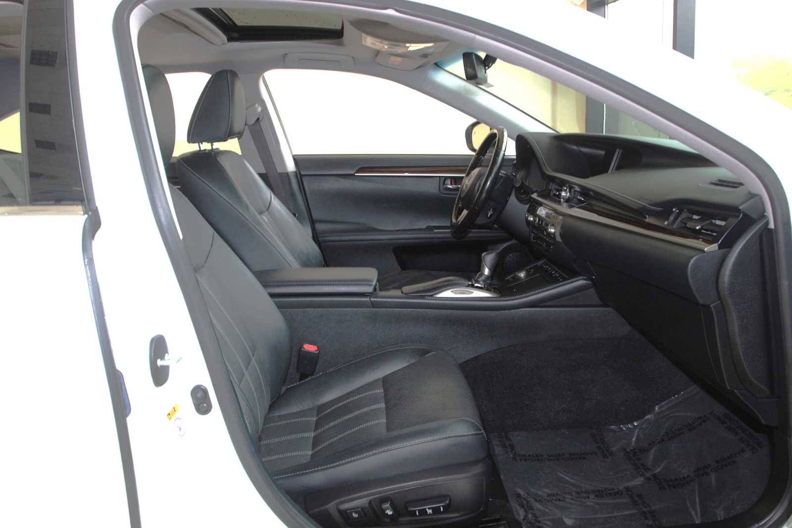 used 2017 Lexus ES 300h car, priced at $25,998