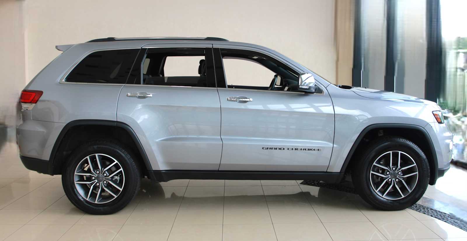 used 2021 Jeep Grand Cherokee car, priced at $27,798