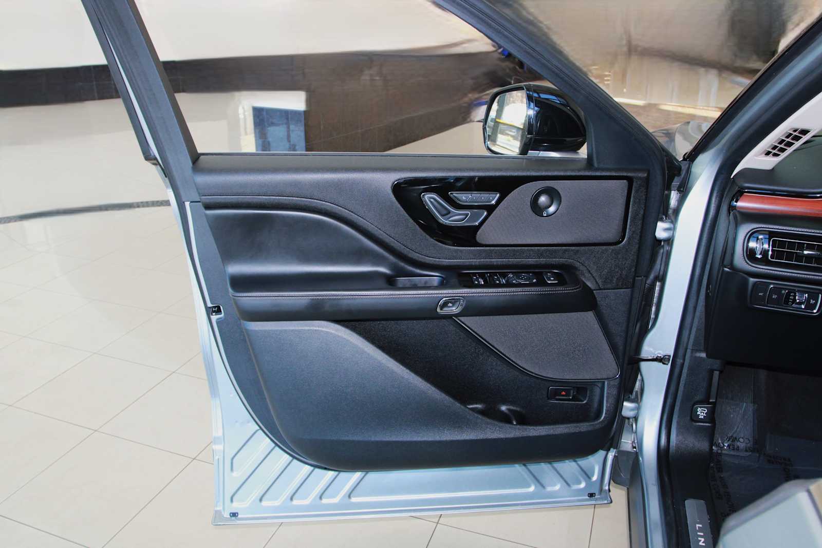 used 2023 Lincoln Aviator car, priced at $47,998
