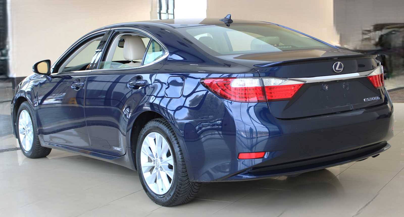 used 2013 Lexus ES 300h car, priced at $12,998