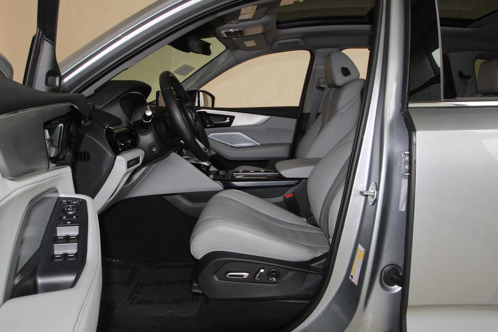 used 2025 Acura MDX car, priced at $52,998