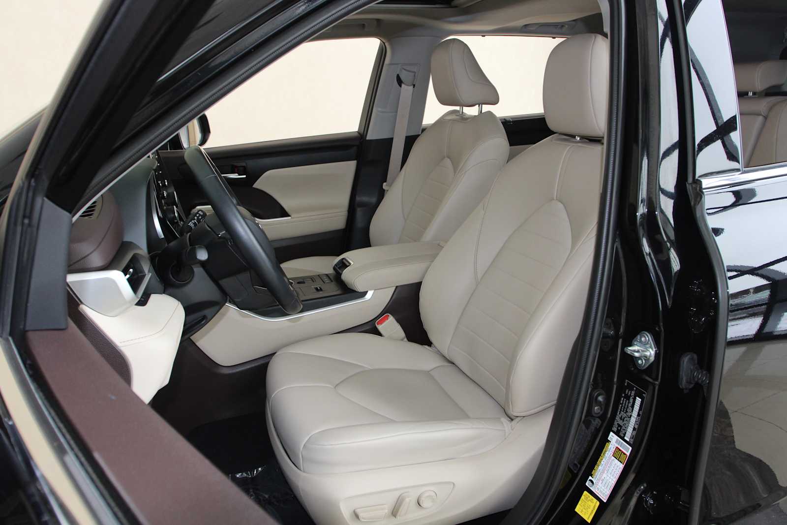 used 2021 Toyota Highlander car, priced at $37,698