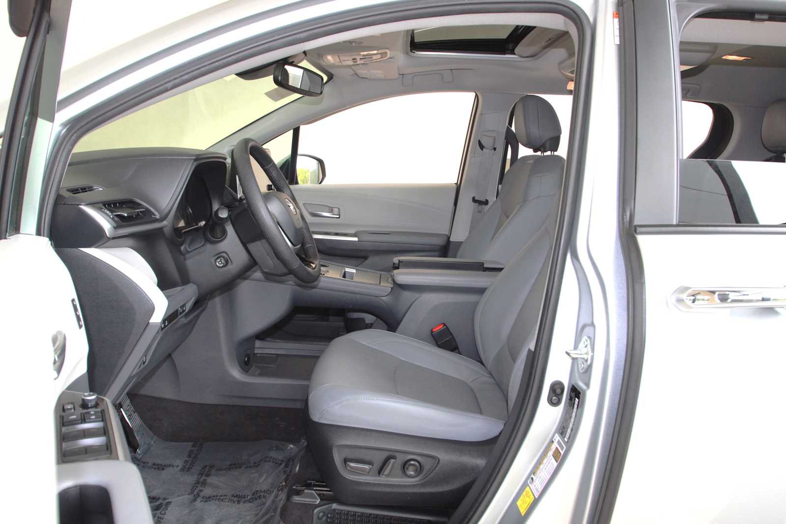 used 2023 Toyota Sienna car, priced at $48,998