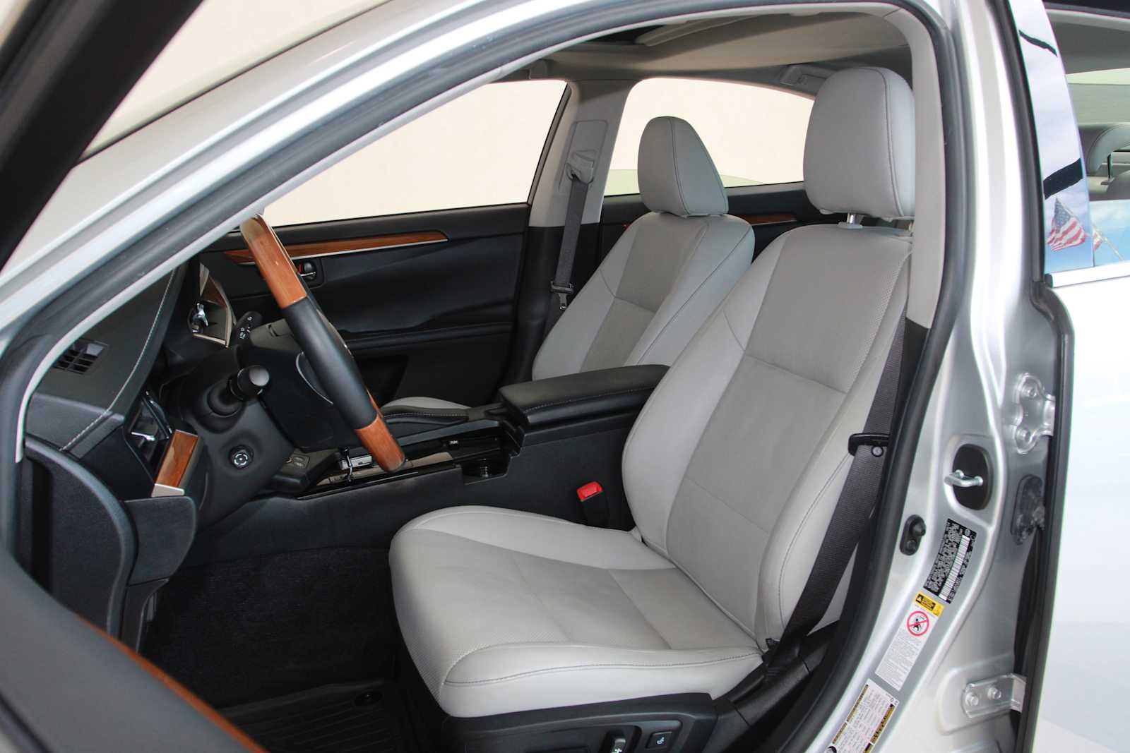 used 2015 Lexus ES 300h car, priced at $18,998