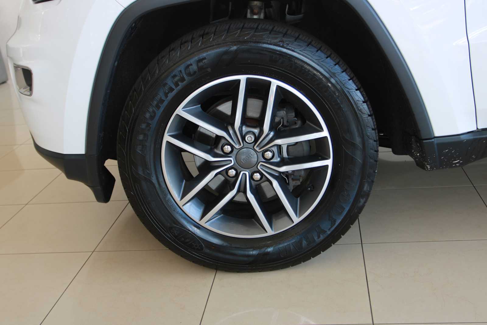 used 2020 Jeep Grand Cherokee car, priced at $27,998