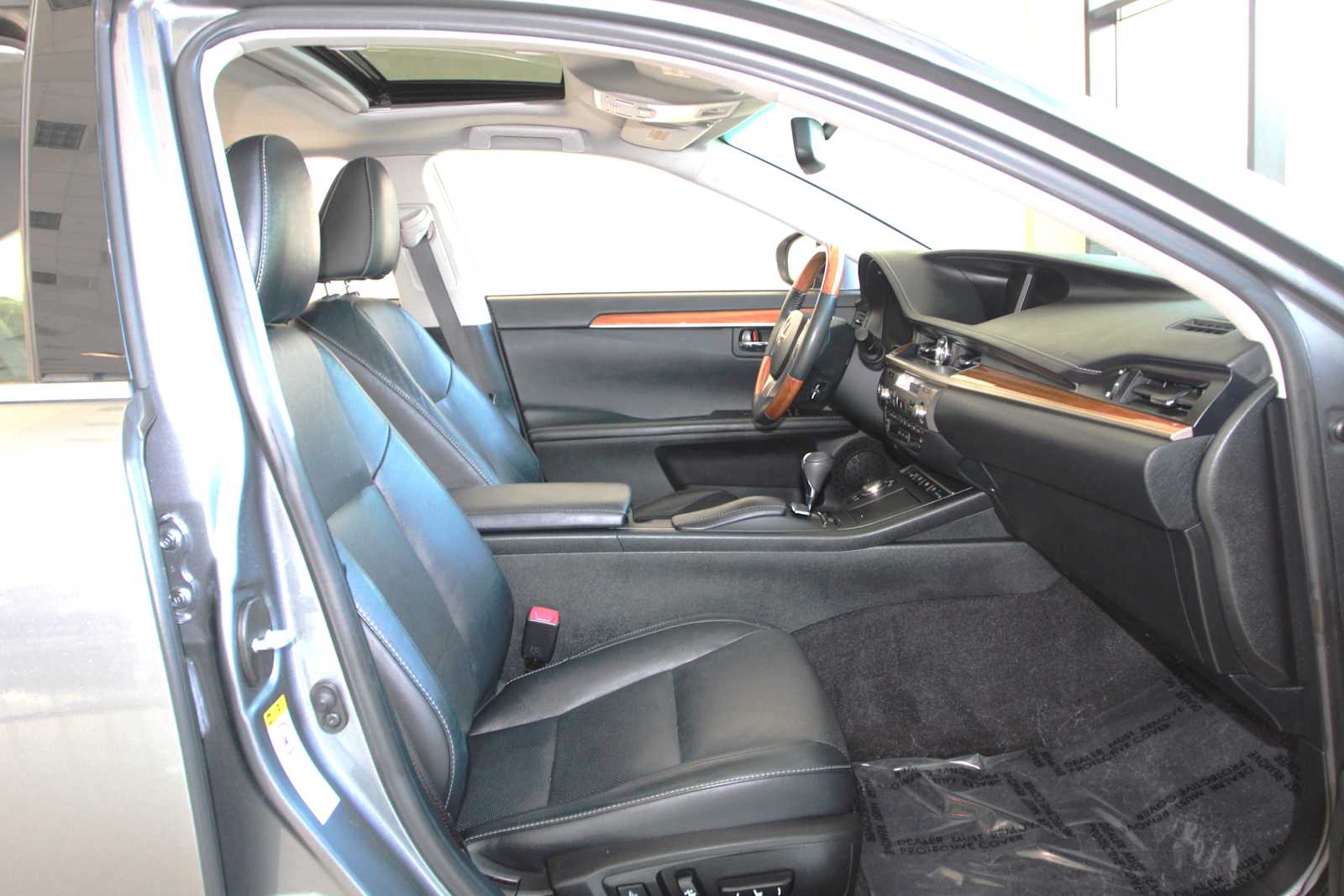 used 2014 Lexus ES 300h car, priced at $15,998