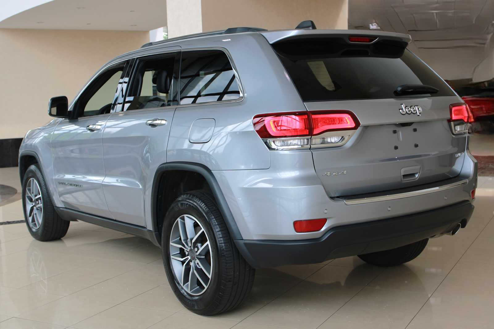 used 2021 Jeep Grand Cherokee car, priced at $27,798