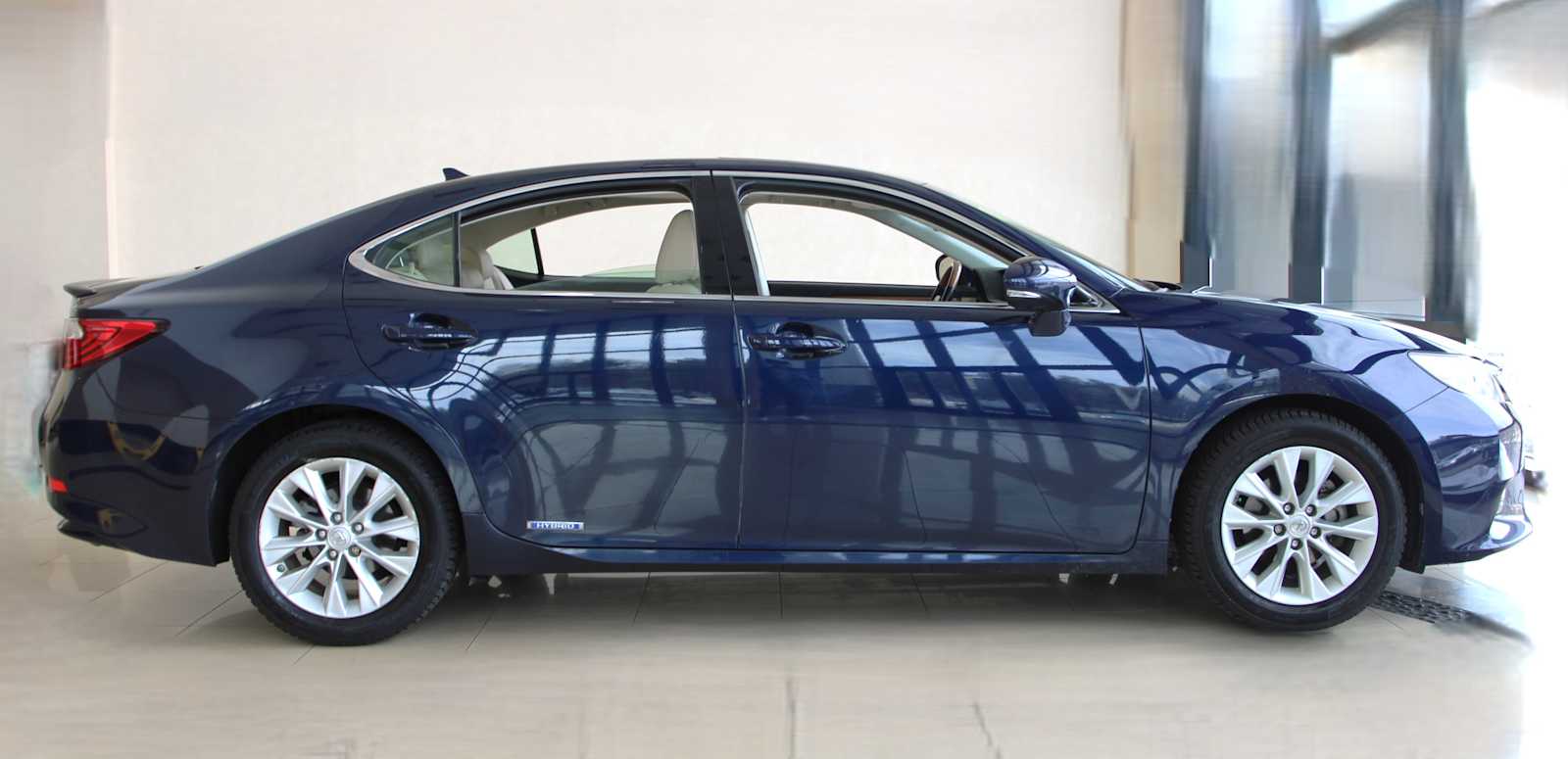 used 2013 Lexus ES 300h car, priced at $12,998