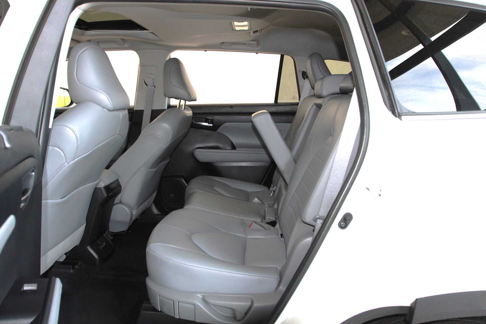 used 2022 Toyota Highlander car, priced at $37,998