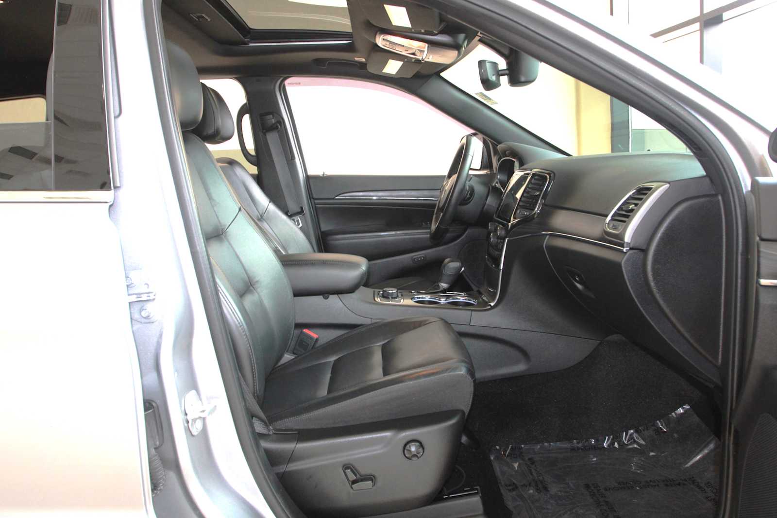 used 2021 Jeep Grand Cherokee car, priced at $27,798