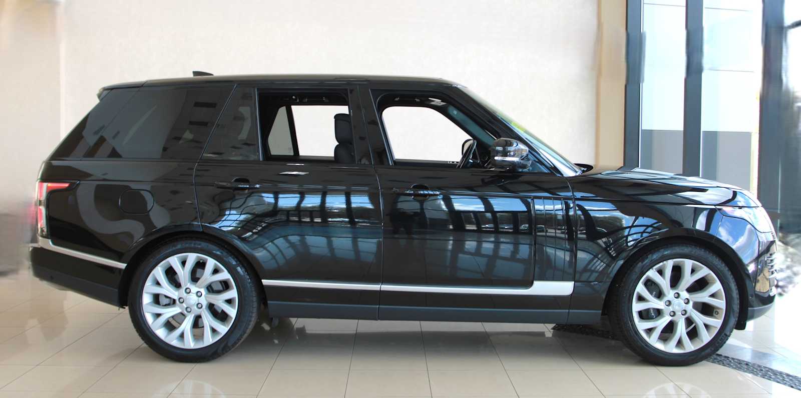 used 2021 Land Rover Range Rover car, priced at $41,598