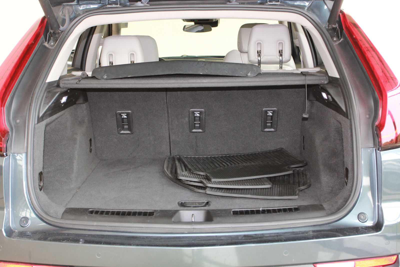 used 2019 Cadillac XT4 car, priced at $24,498