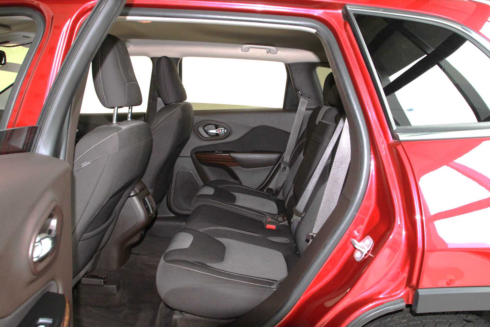 used 2014 Jeep Cherokee car, priced at $10,998