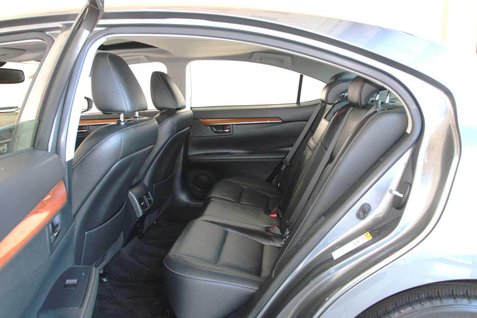 used 2014 Lexus ES 300h car, priced at $15,998