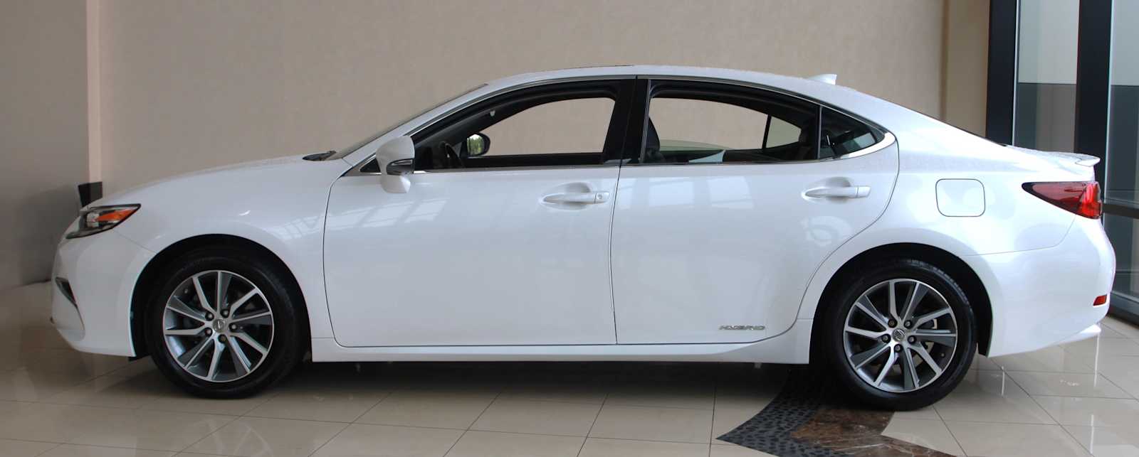 used 2017 Lexus ES 300h car, priced at $25,998