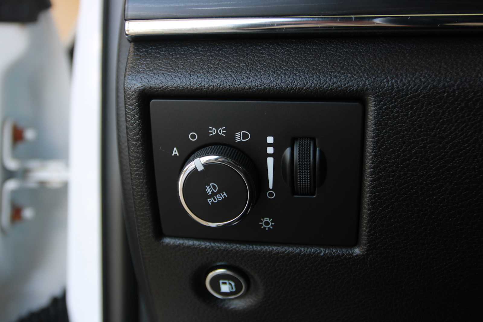 used 2020 Jeep Grand Cherokee car, priced at $27,998