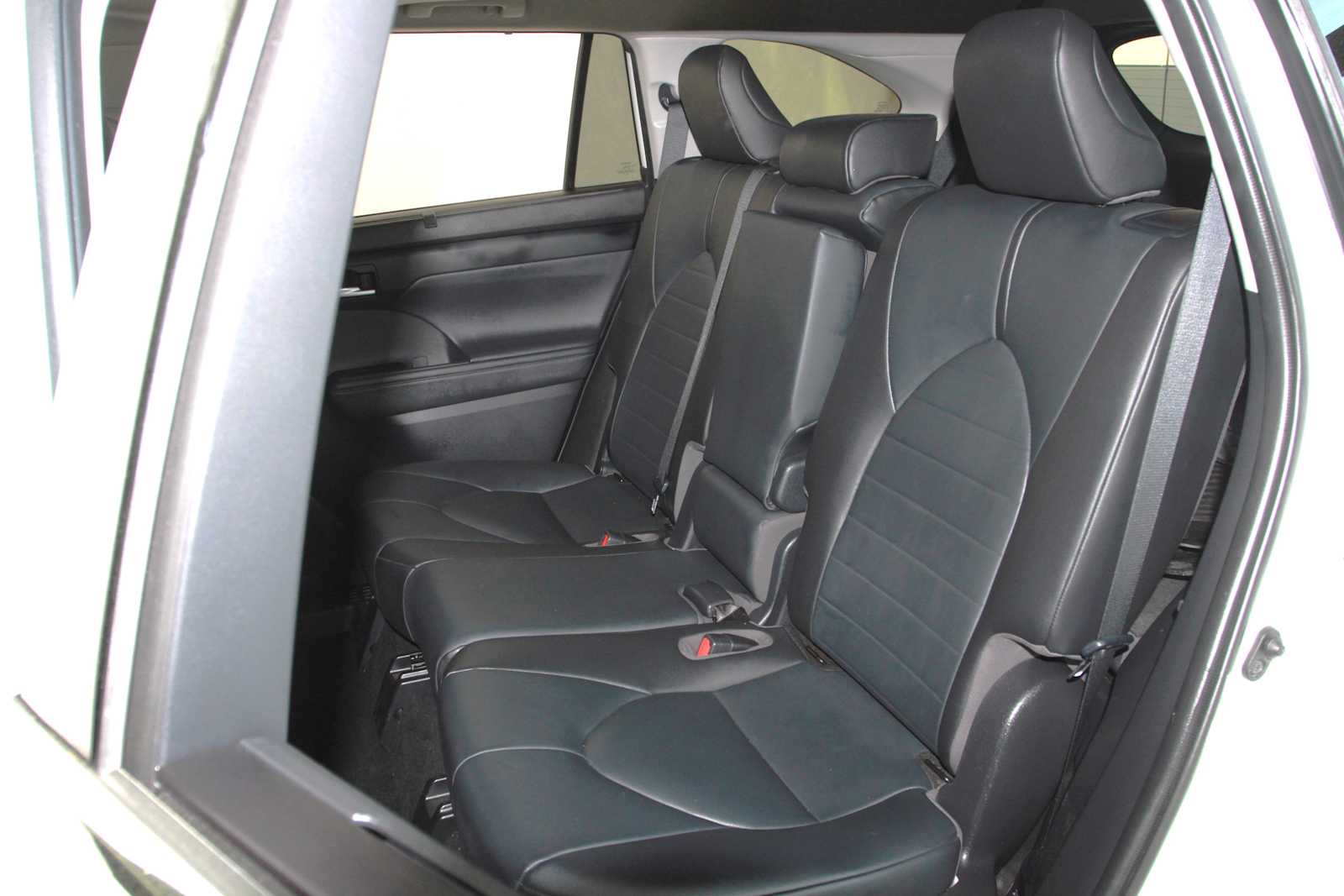 used 2020 Toyota Highlander car, priced at $29,598