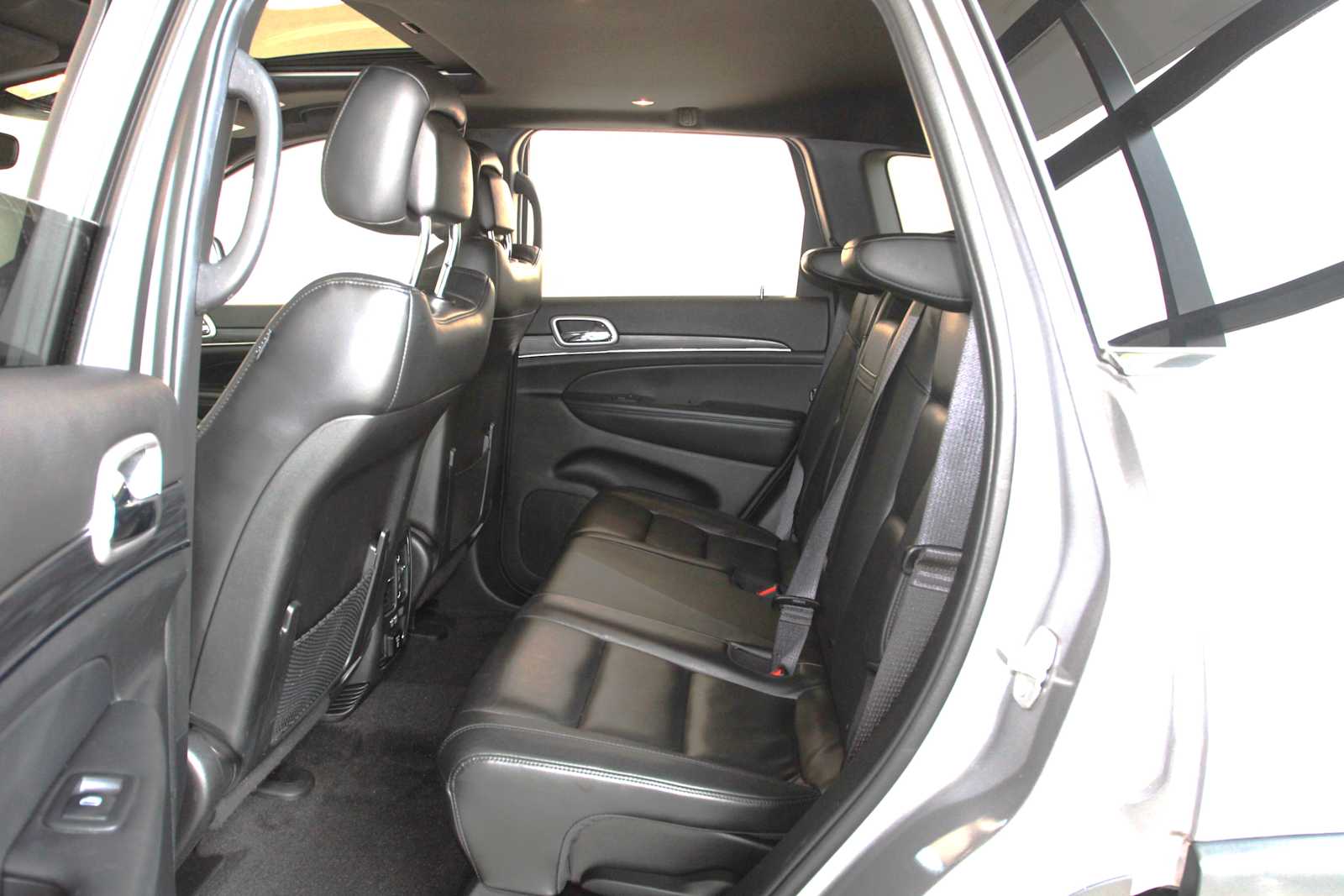 used 2021 Jeep Grand Cherokee car, priced at $27,798