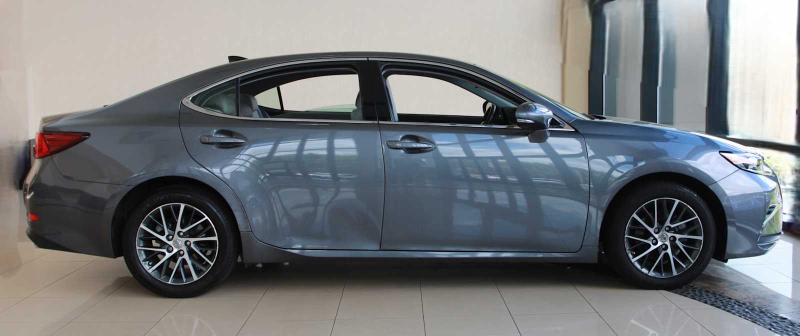used 2018 Lexus ES 350 car, priced at $27,998