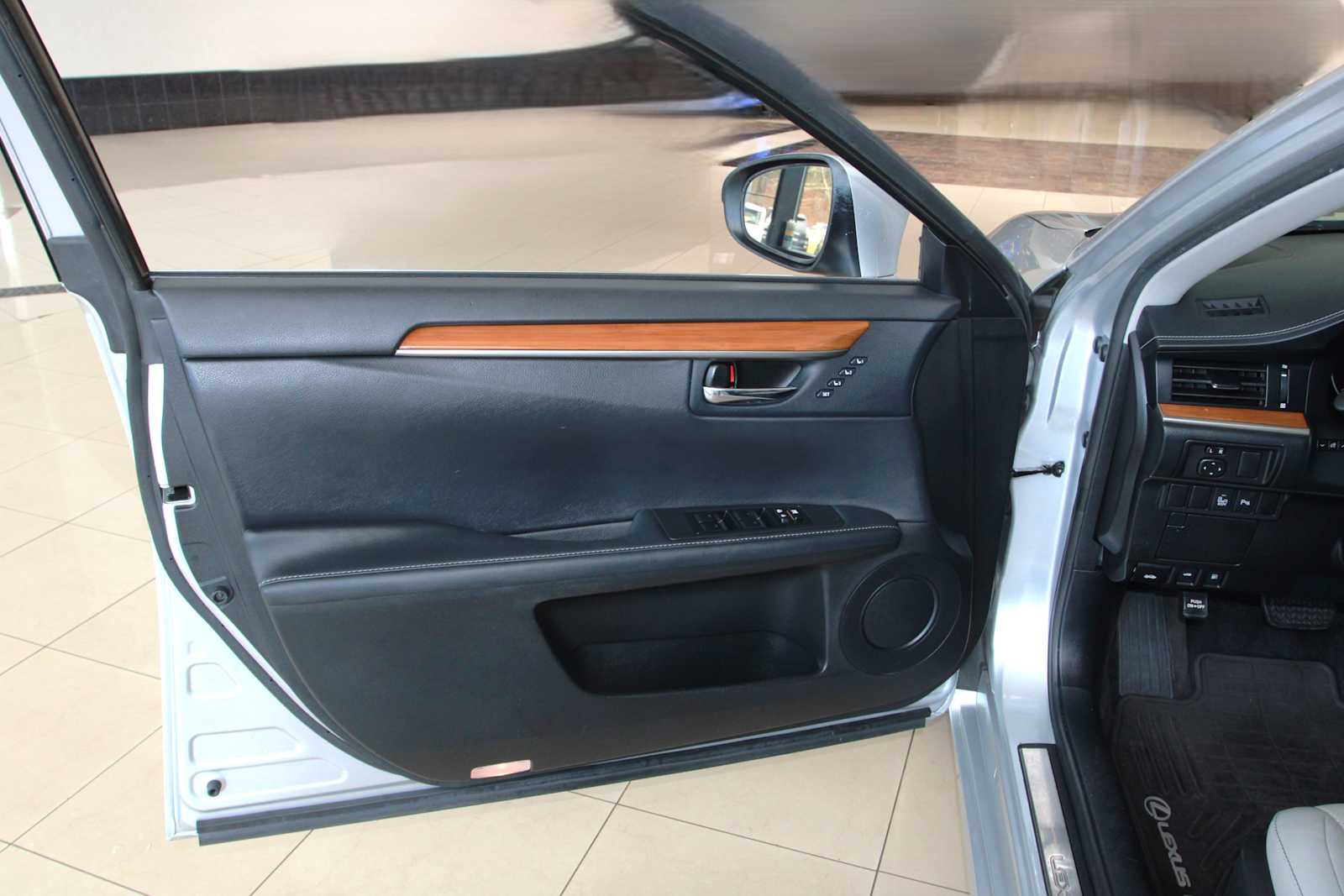 used 2015 Lexus ES 300h car, priced at $18,998