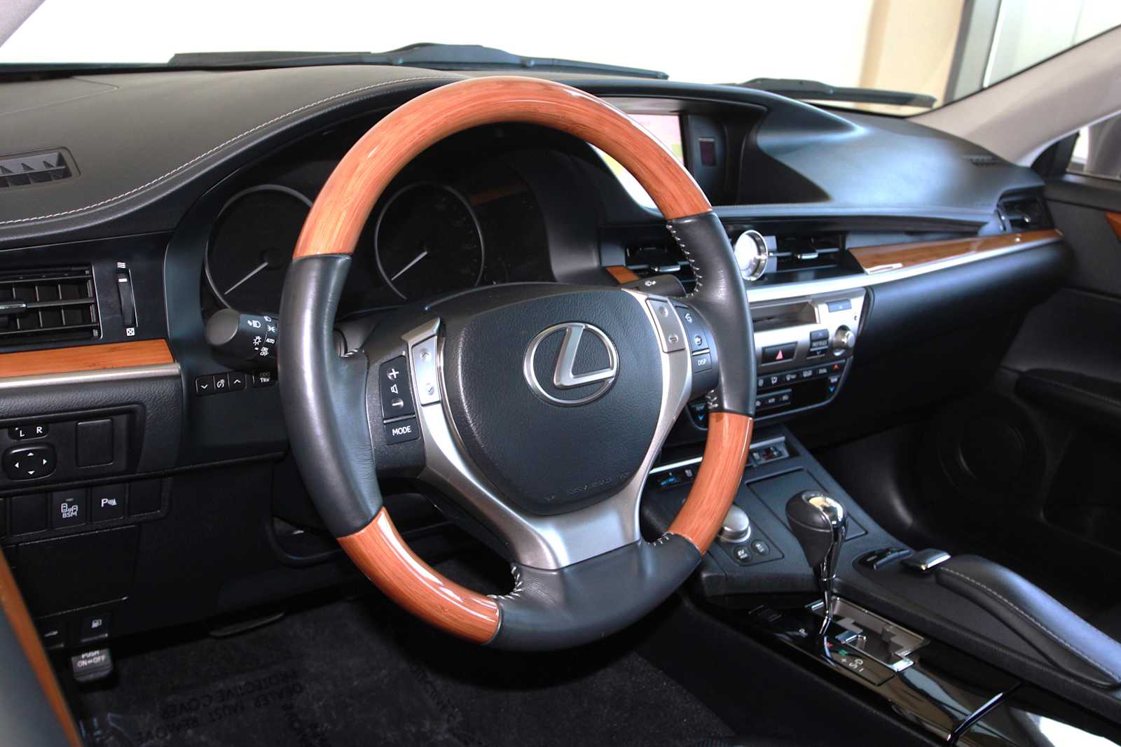 used 2014 Lexus ES 300h car, priced at $15,998