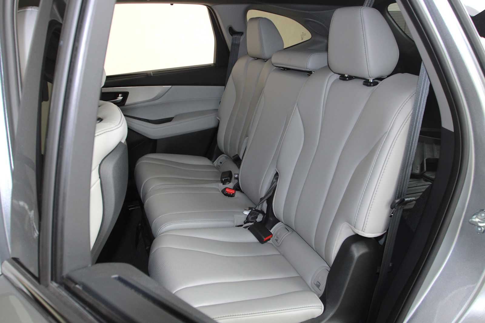 used 2025 Acura MDX car, priced at $52,998