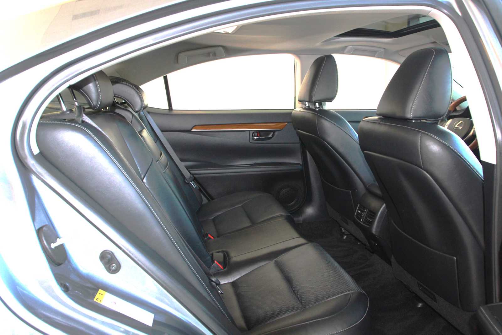 used 2014 Lexus ES 300h car, priced at $15,998