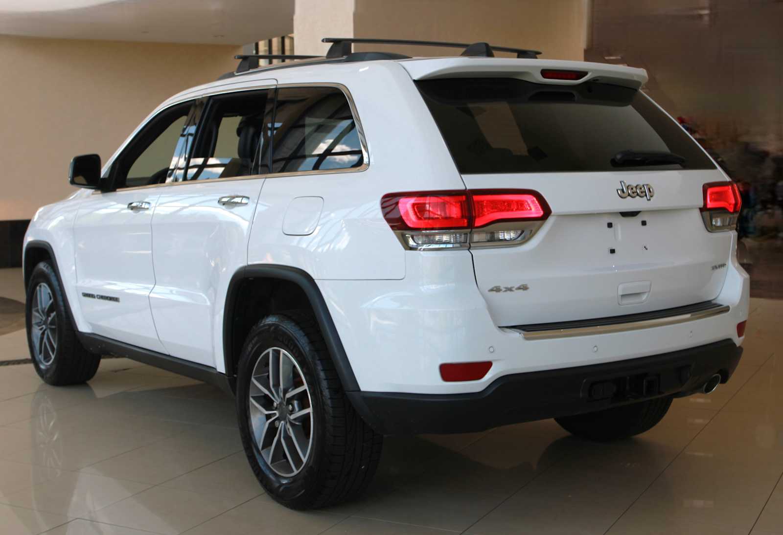 used 2020 Jeep Grand Cherokee car, priced at $27,998