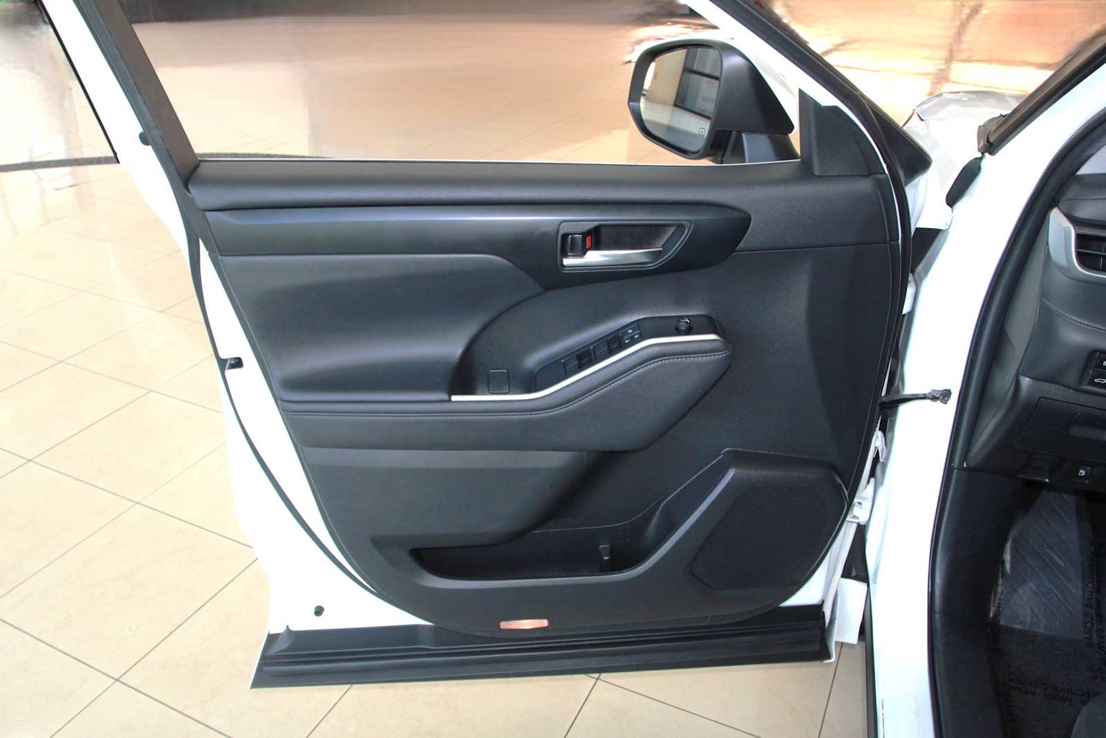 used 2021 Toyota Highlander car, priced at $28,998
