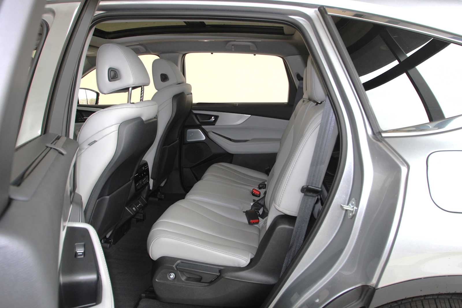 used 2025 Acura MDX car, priced at $52,998