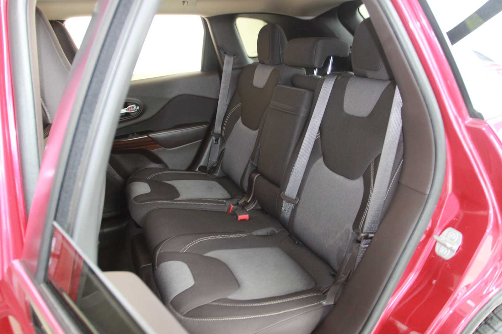 used 2014 Jeep Cherokee car, priced at $10,998