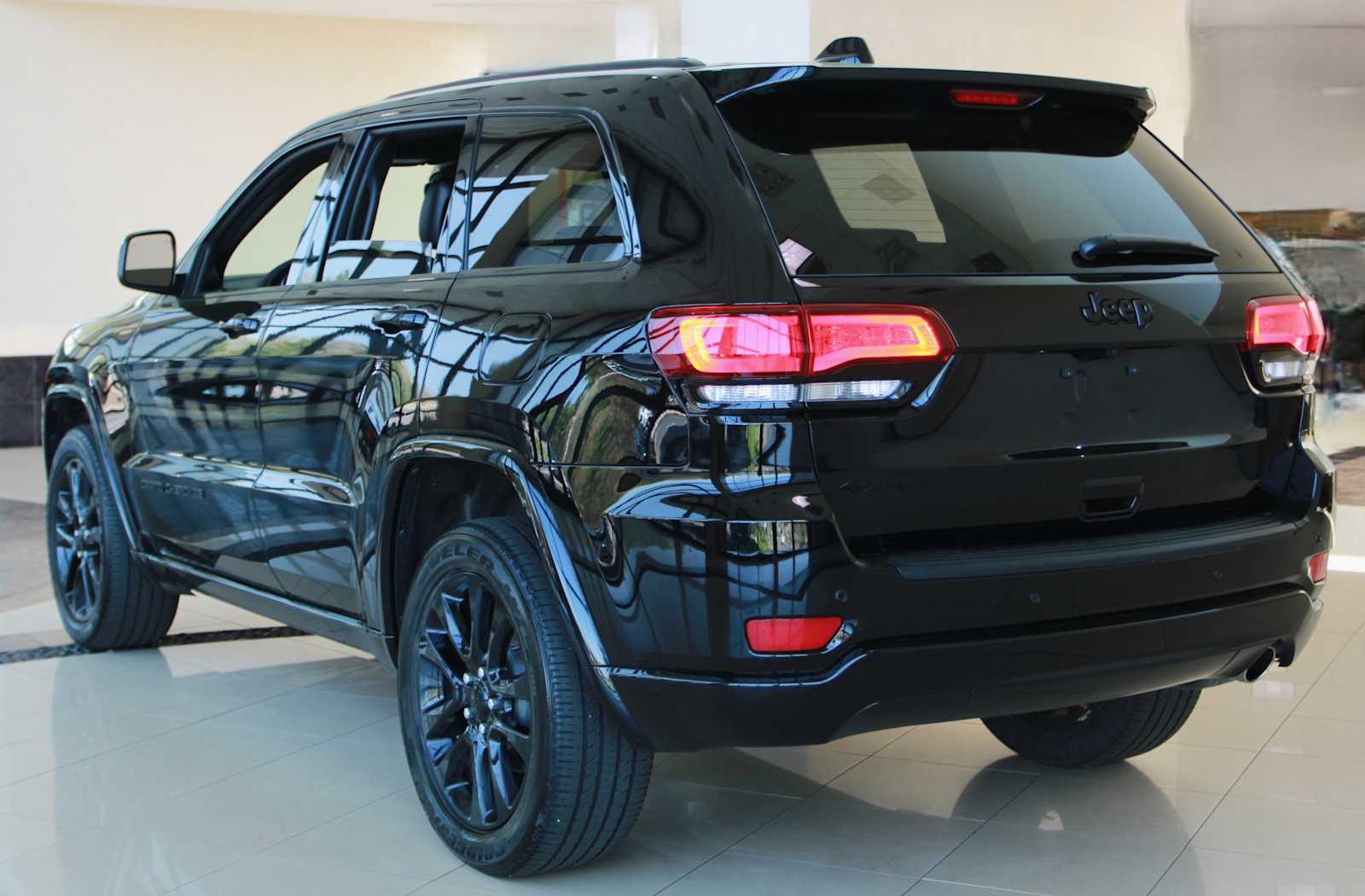 used 2020 Jeep Grand Cherokee car, priced at $25,998