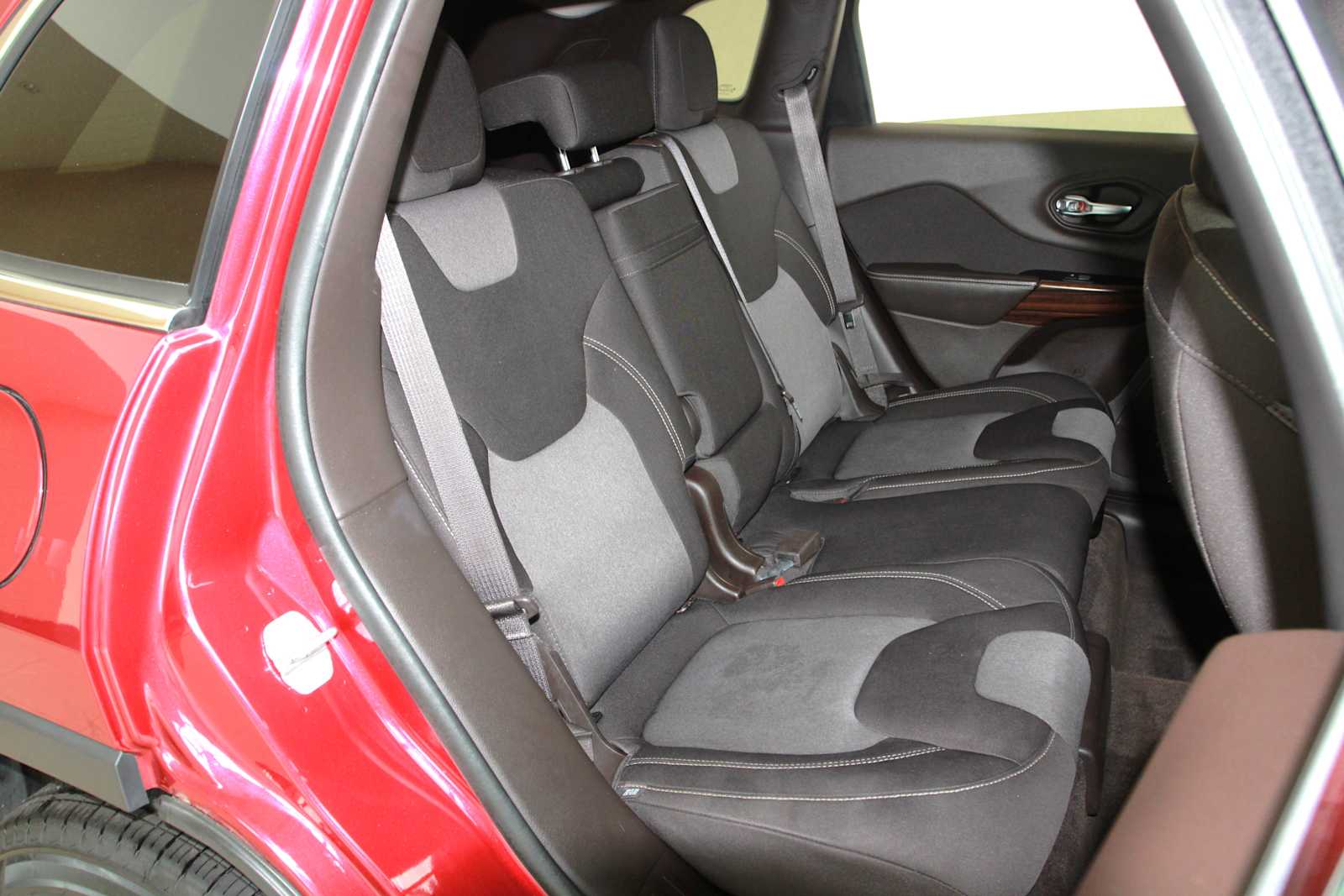 used 2014 Jeep Cherokee car, priced at $10,998