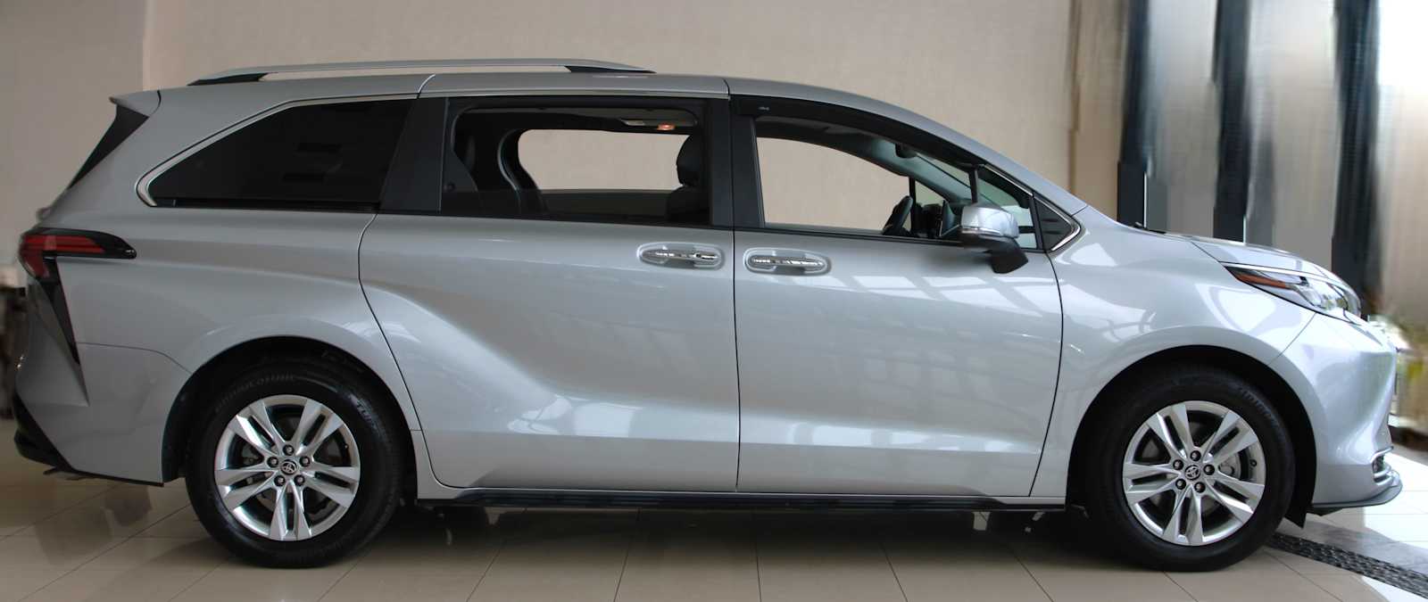 used 2023 Toyota Sienna car, priced at $48,998