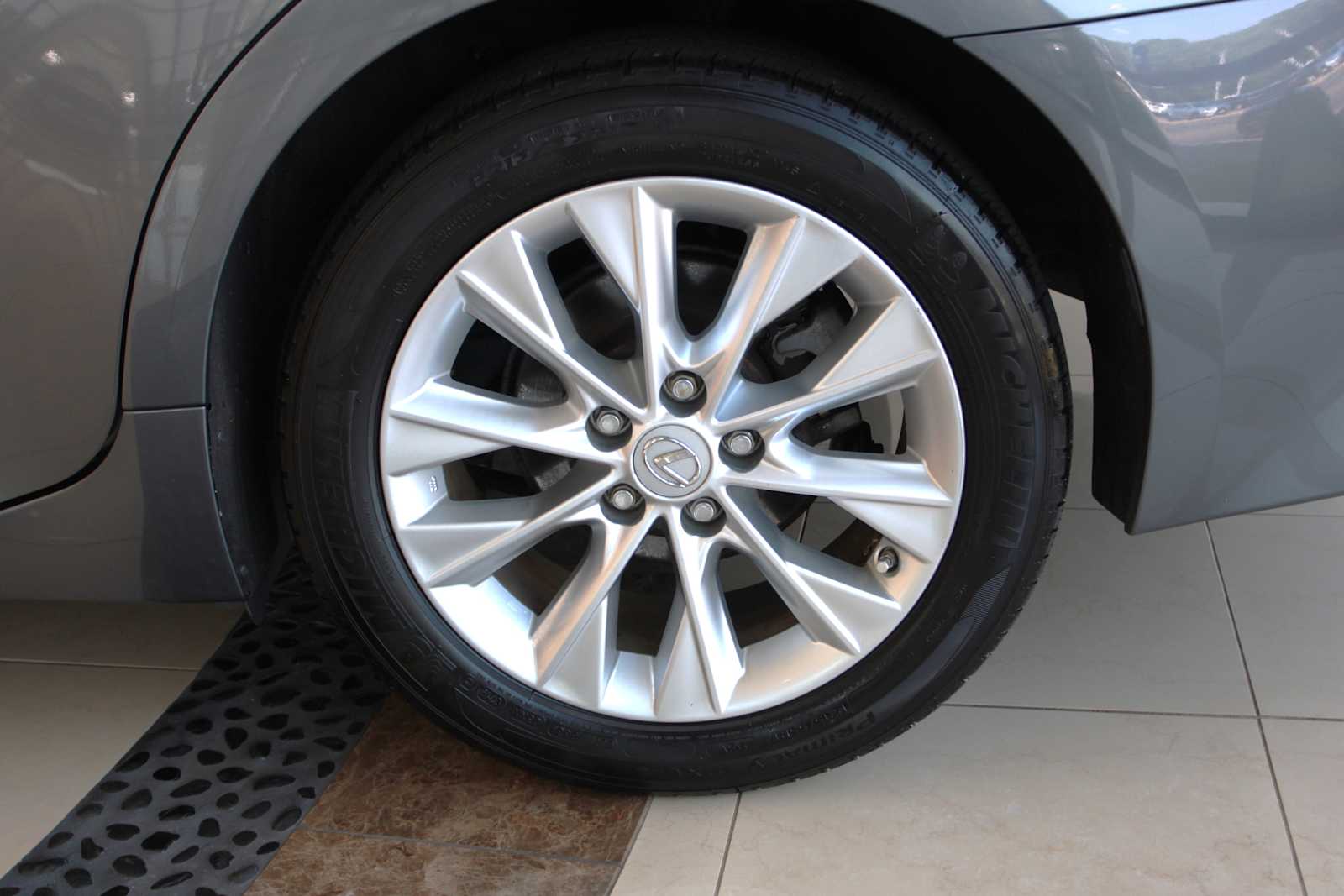 used 2014 Lexus ES 300h car, priced at $15,998
