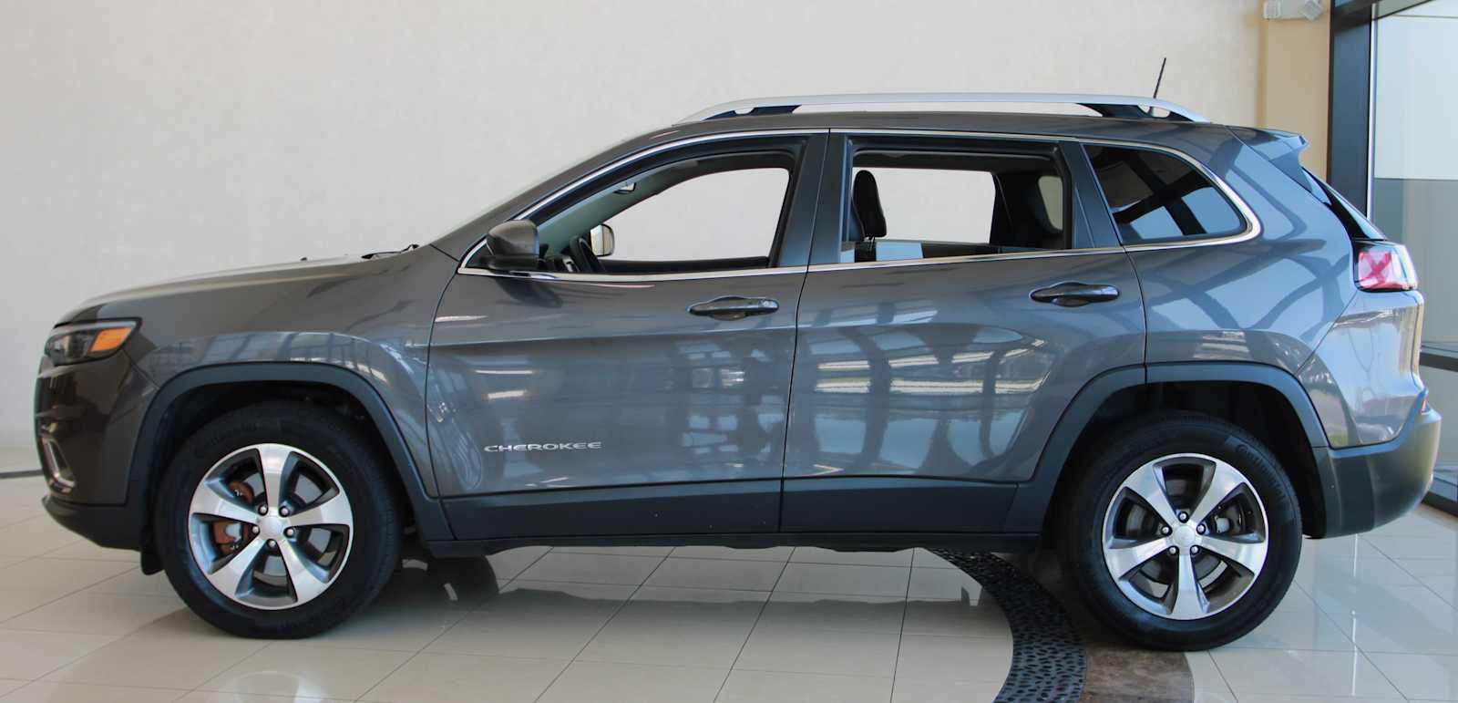used 2019 Jeep Cherokee car, priced at $17,998